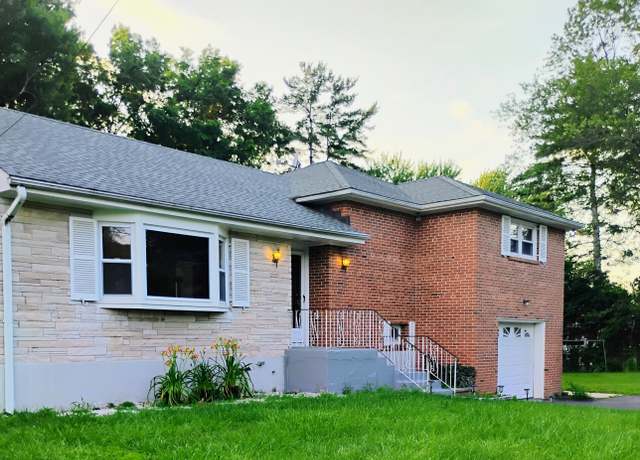 Property at 3 Rye Ridge Pkwy, West Hartford, CT 06117, 3 beds, 2 baths