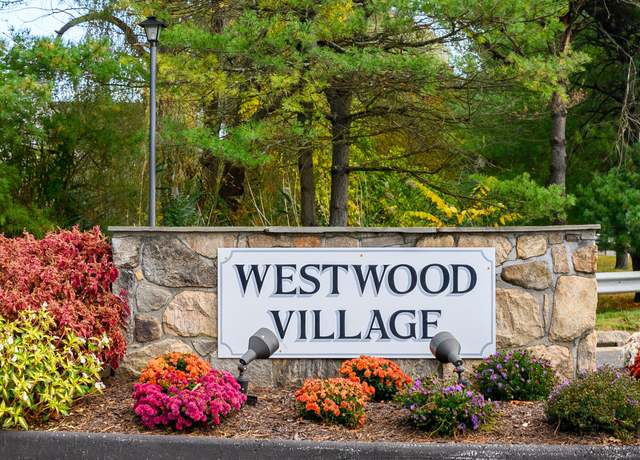 Property at 55 Mill Plain Rd Unit 34-14, Danbury, CT 06811, 1 bed, 1 bath
