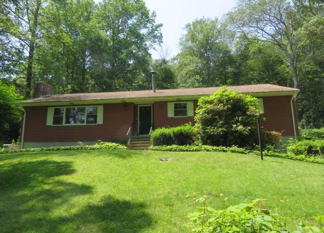 Property at 646 Totoket Rd, North Branford, CT 06472, 3 beds, 2 baths