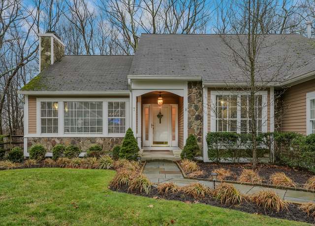 Property at 7 Ivy Ln #7, Monroe, CT 06468, 2 beds, 2.5 baths