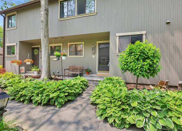 Property at 2 Edgehill Ct #2, Woodbury, CT 06798, 2 beds, 2 baths