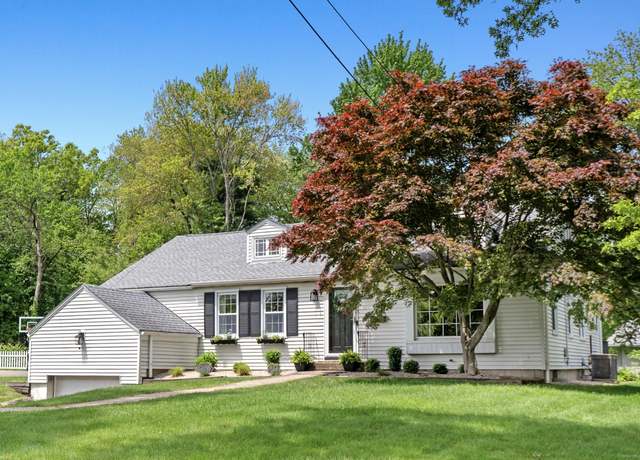 Property at 17 Fernridge Rd, West Hartford, CT 06107, 3 beds, 3 baths