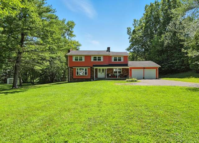 Property at 27 Valley View Dr, Windsor, CT 06095, 5 beds, 2.5 baths