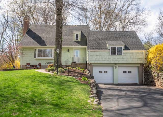 Property at 17 Trotwood Dr, West Hartford, CT 06117, 4 beds, 2.5 baths