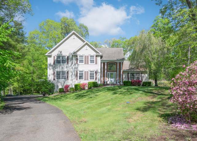 Property at 38 Old Bridge Rd, Brookfield, CT 06804, 4 beds, 2.5 baths