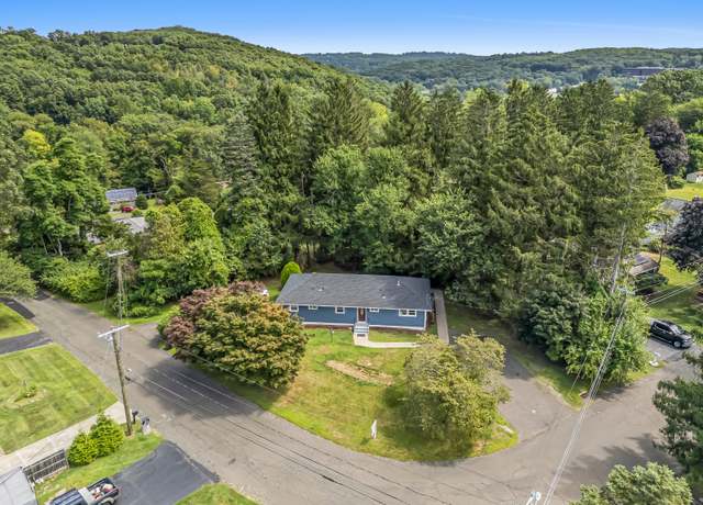 Property at 2 Country Ridge Rd, Danbury, CT 06811, 4 beds, 2 baths