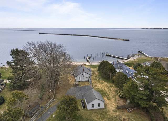 Property at 12 North St, Stonington, CT 06378, 3 beds, 1 bath