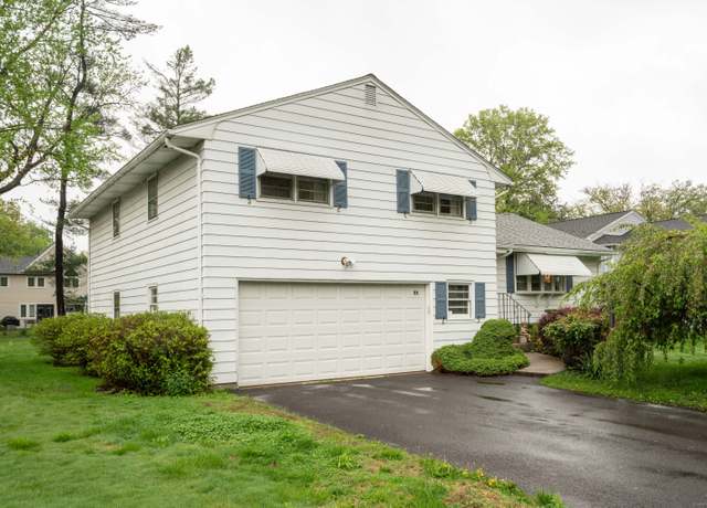 Property at 33 Stoneham Dr, West Hartford, CT 06117, 3 beds, 2.5 baths