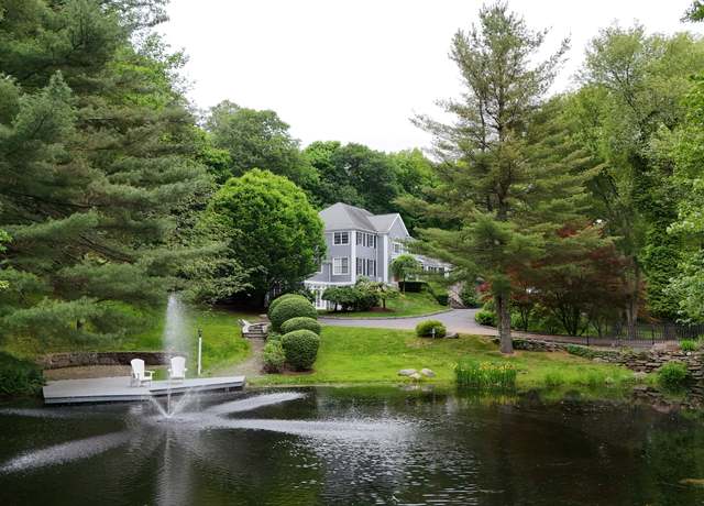 Property at 8 Hollow Oak Rd, Woodbridge, CT 06525, 4 beds, 6 baths