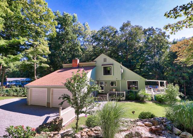 Property at 135 Highwoods Dr, Guilford, CT 06437, 3 beds, 3 baths