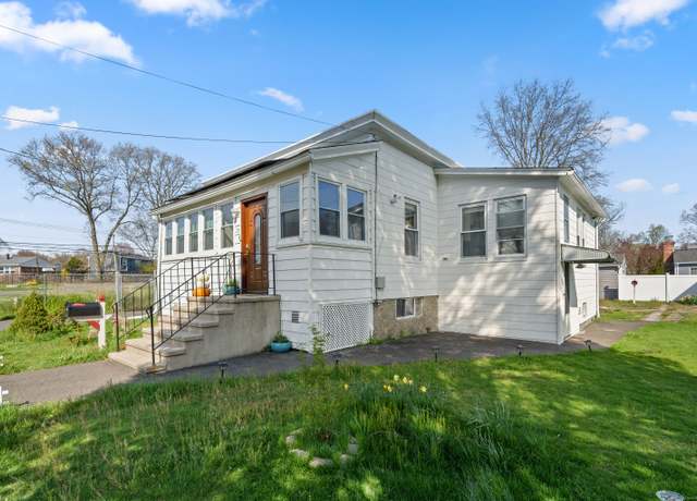 Property at 26 Porter St, Stratford, CT 06614, 3 beds, 1 bath