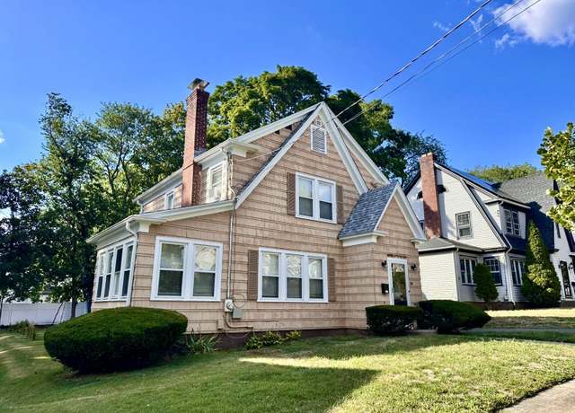 Property at 86 Roydon Rd, New Haven, CT 06511, 3 beds, 1.5 baths