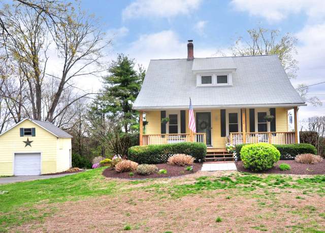 Property at 1002 Poquonock Ave, Windsor, CT 06095, 3 beds, 1.5 baths