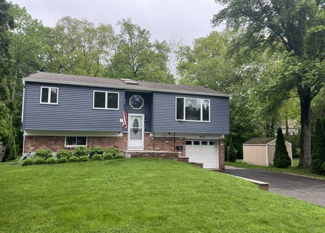 Property at 32 Regent Ct, Stamford, CT 06907, 4 beds, 2.5 baths