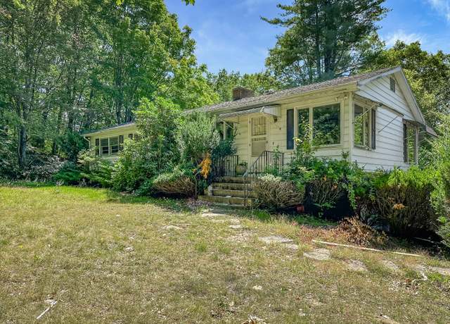 Property at 46 Bracewood Rd, Waterbury, CT 06706, 3 beds, 2 baths