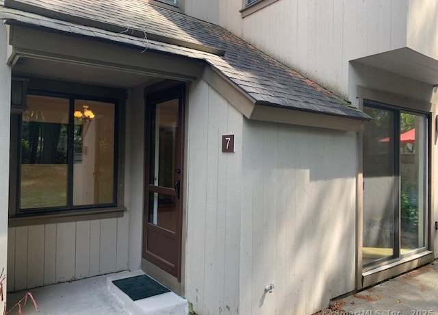 Property at 7 Chestnut Dr #7, Avon, CT 06001, 2 beds, 2.5 baths