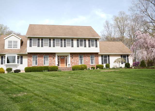 Property at 4 Walnut Ridge Rd, New Fairfield, CT 06812, 4 beds, 3.5 baths