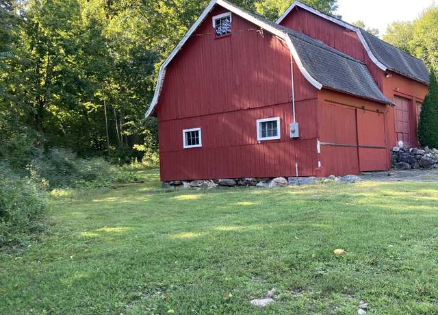 Property at 28 Pine Hollow Dr, Middlebury, CT 06762