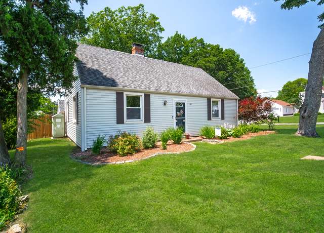 Property at 181 Oak St, Glastonbury, CT 06033, 4 beds, 1 bath