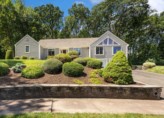 Property at 113 Straddle Hl, Wethersfield, CT 06109, 3 beds, 2.5 baths