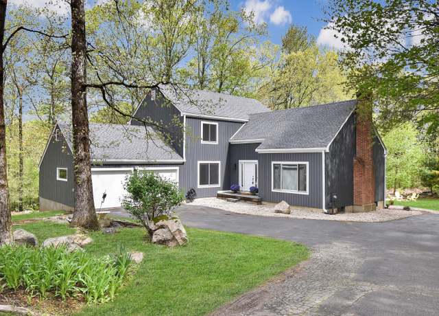 Property at 20 High Hill Rd, Canton, CT 06019, 4 beds, 2.5 baths