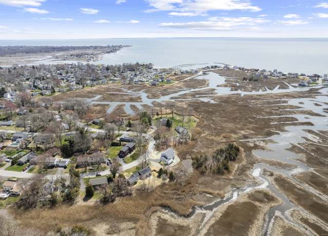 Property at 26 Meadowood Ln, Old Saybrook, CT 06475, 3 beds, 2.5 baths