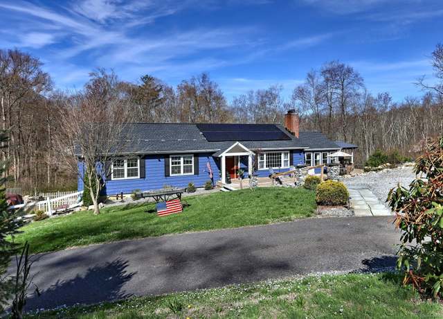 Property at 40 N Humiston Dr, Bethany, CT 06524, 5 beds, 2.5 baths