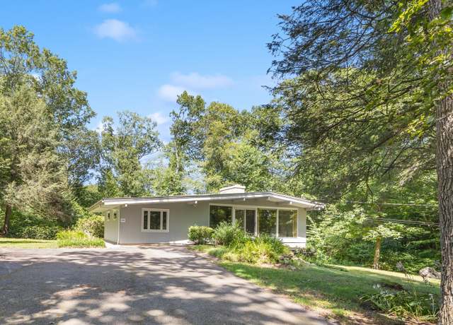 Property at 74 Woods Rd, Bethany, CT 06524, 3 beds, 1.5 baths