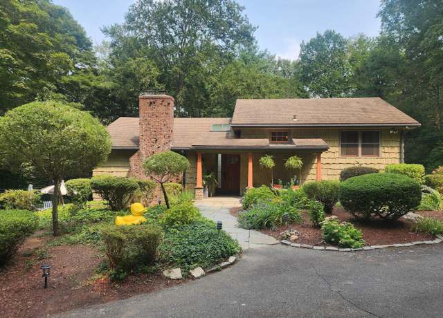 Property at 109 Northrop Rd, Woodbridge, CT 06525, 3 beds, 3.5 baths