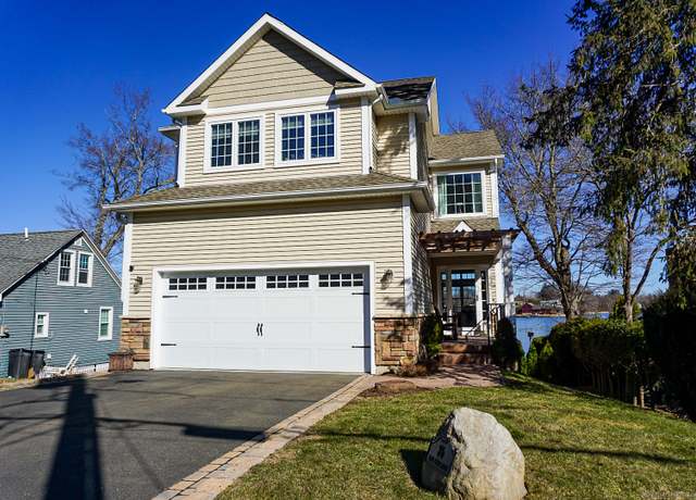 Property at 86 Lake Shore Dr, Middlefield, CT 06455, 3 beds, 3 baths