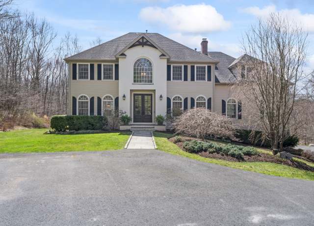 Property at 9 Bridle Path Trl, Newtown, CT 06470, 4 beds, 3.5 baths