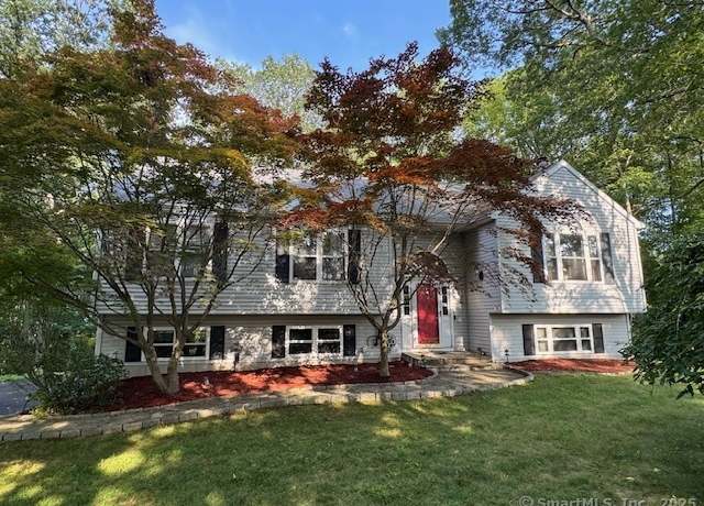 Property at 6 Stonegate Ln, Shelton, CT 06484, 3 beds, 2.5 baths