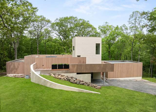Property at 19 Old Paddock Ln, Kent, CT 06785, 4 beds, 3.5 baths