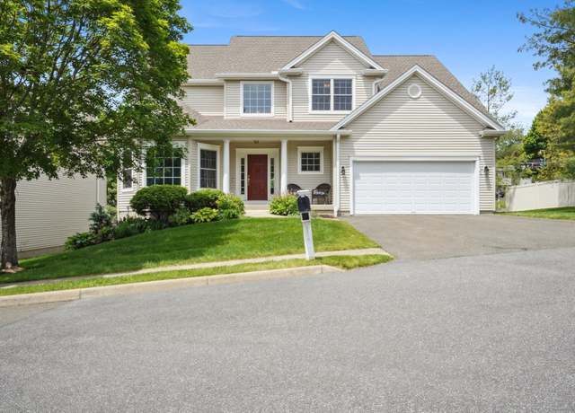 Property at 2 Tobins Ct, Danbury, CT 06810, 4 beds, 3.5 baths