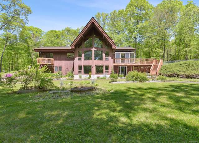 Property at 170 Doyle Rd, Montville, CT 06370, 3 beds, 2.5 baths