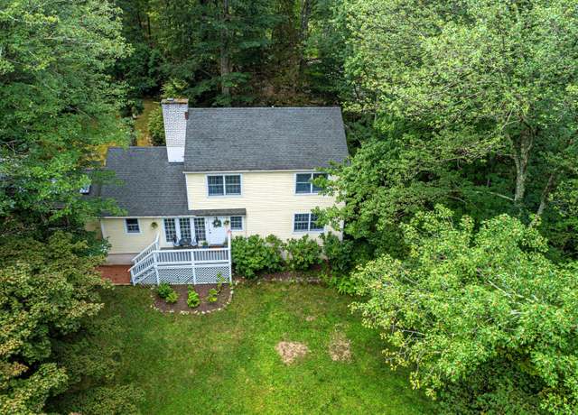 Property at 1 Graystone Ln, Weston, CT 06880, 4 beds, 2.5 baths