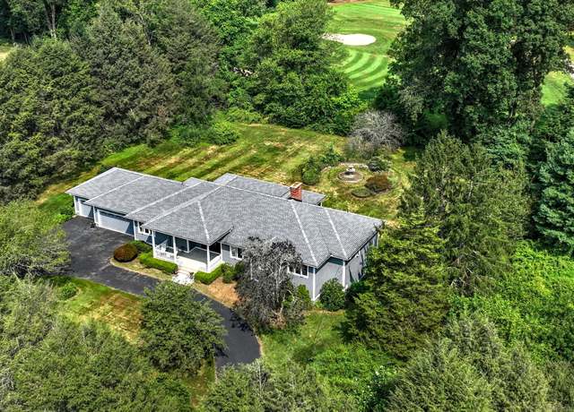 Property at 17 Bunker Hill Rd, Woodbridge, CT 06525, 3 beds, 2.5 baths