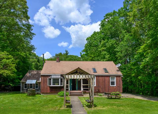 Property at 138 Baltic Hanover Rd, Sprague, CT 06330, 4 beds, 1 bath
