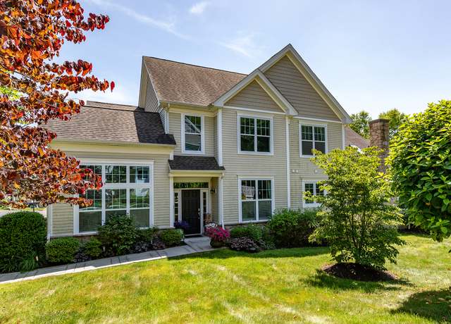 Property at 33 Ridgewood Dr #33, Middlebury, CT 06762, 3 beds, 3 baths