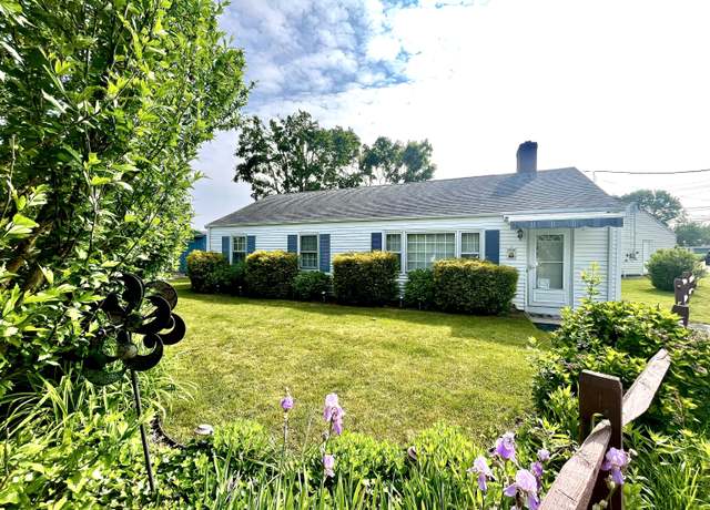 Property at 7 Parker Ln, Westbrook, CT 06498, 3 beds, 1 bath