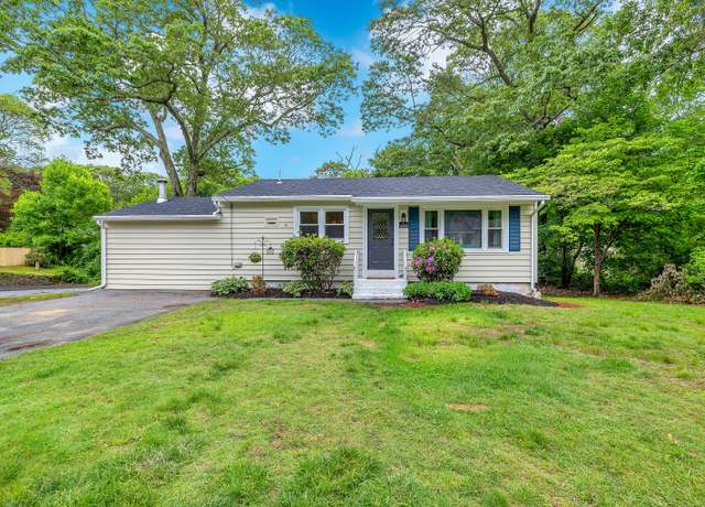 Property at 1 Marla Ave, Ledyard, CT 06339, 3 beds, 1.5 baths