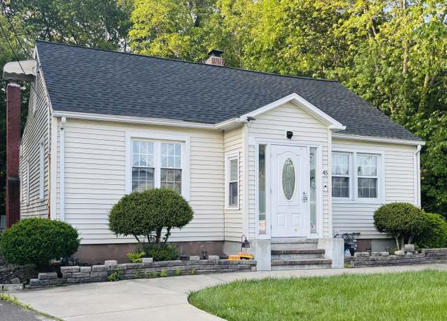 Property at 45 Valley Rd, Hamden, CT 06514, 2 beds, 1 bath