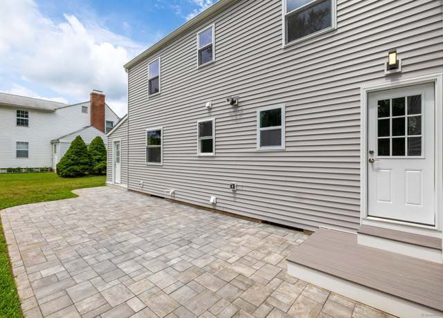 Property at 139 Mohawk Dr, West Hartford, CT 06117, 3 beds, 1.5 baths
