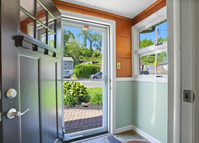 Property at 101 Rosengarten Dr, Waterbury, CT 06704, 4 beds, 2.5 baths