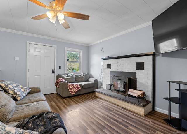 Property at 28 Charles Rd, Seymour, CT 06483, 2 beds, 1 bath