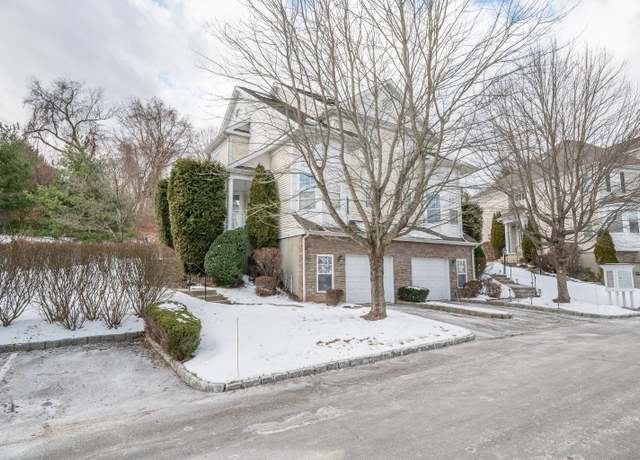 Property at 34 Maura Ln #34, Danbury, CT 06810, 2 beds, 2.5 baths