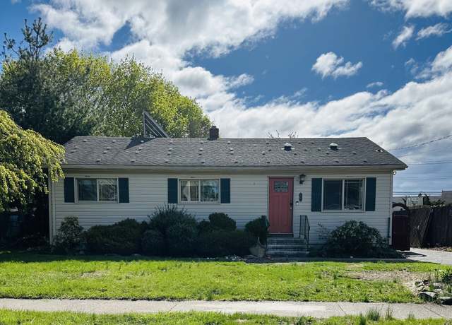Property at 70 Guzzi Dr, Stratford, CT 06615, 3 beds, 1 bath