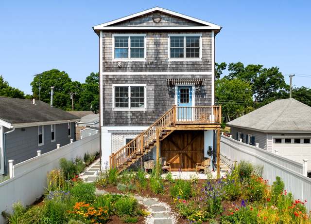 Property at 5 Park Ln, Norwalk, CT 06854, 3 beds, 2.5 baths