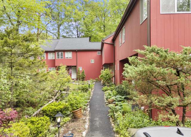 Property at 9 Lower Cmns #9, Woodbury, CT 06798, 2 beds, 2.5 baths