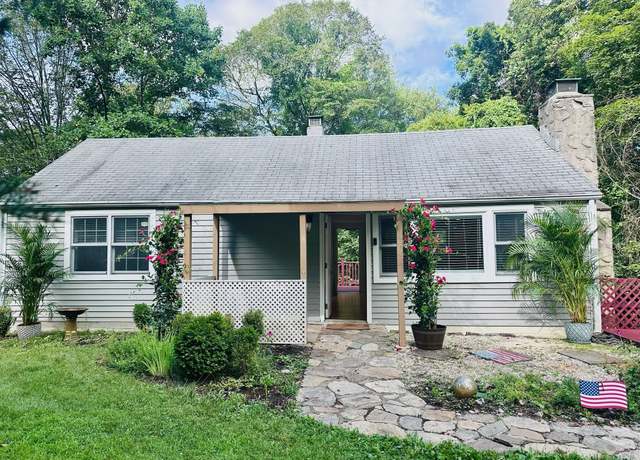 Property at 341 Georgetown Rd, Weston, CT 06883, 2 beds, 1.5 baths